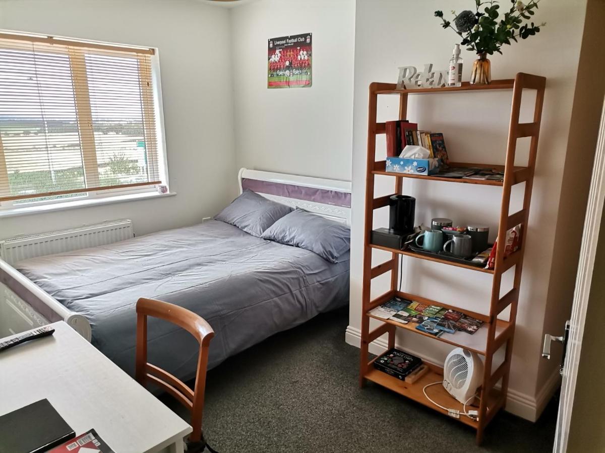 Bright And Cozy Room With Double Bed, Private Bathroom Not Ensuite, Breakfast To Go 都柏林 外观 照片